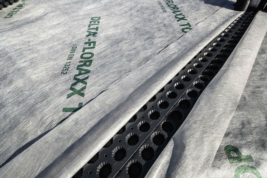Kosten- und arbeitsparende Dachbegrünung: DELTA®-FLORAXX TOP DELTA® - FLORAXX